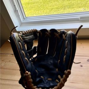 Wilson 11 inch Baseball Glove